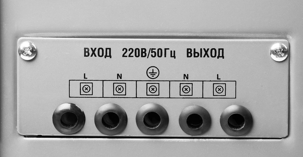 Стабилизатор напряжения автоматический 10000 ВА, 10 кВт ЗУБР Профессионал 59380-10
