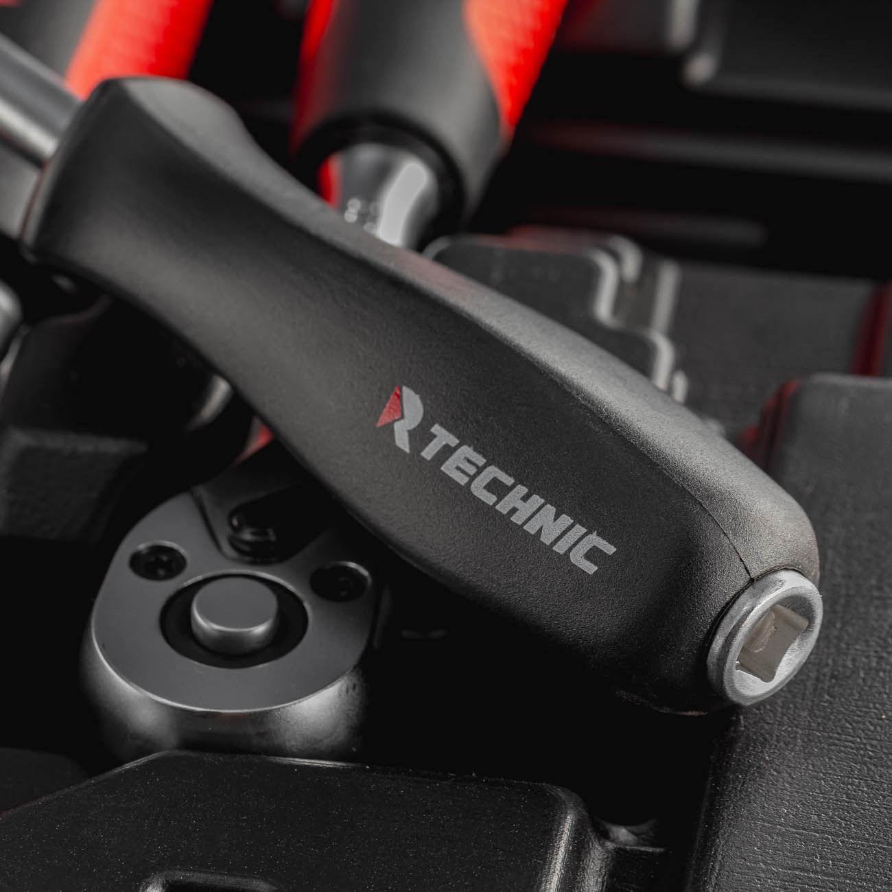 Набор ручных инструментов TECHNIC 216 предметов 1/2, 3/8, 1/4 RUNTEC RT-HT216T