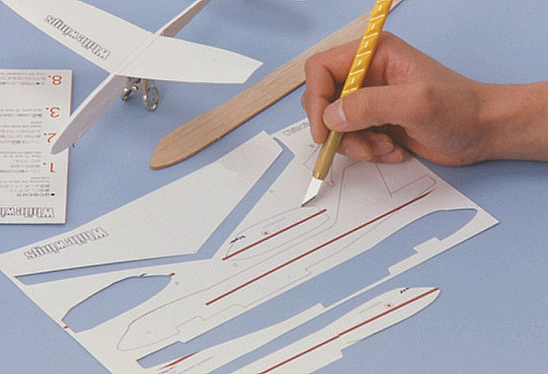 Нож с перовым лезвием 6 мм OLFA OL-AK-1/5B