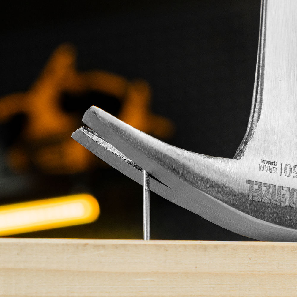 Молоток-гвоздодер 560 г, цельнометаллический, двухкомпонентная рукоятка Denzel (10424)